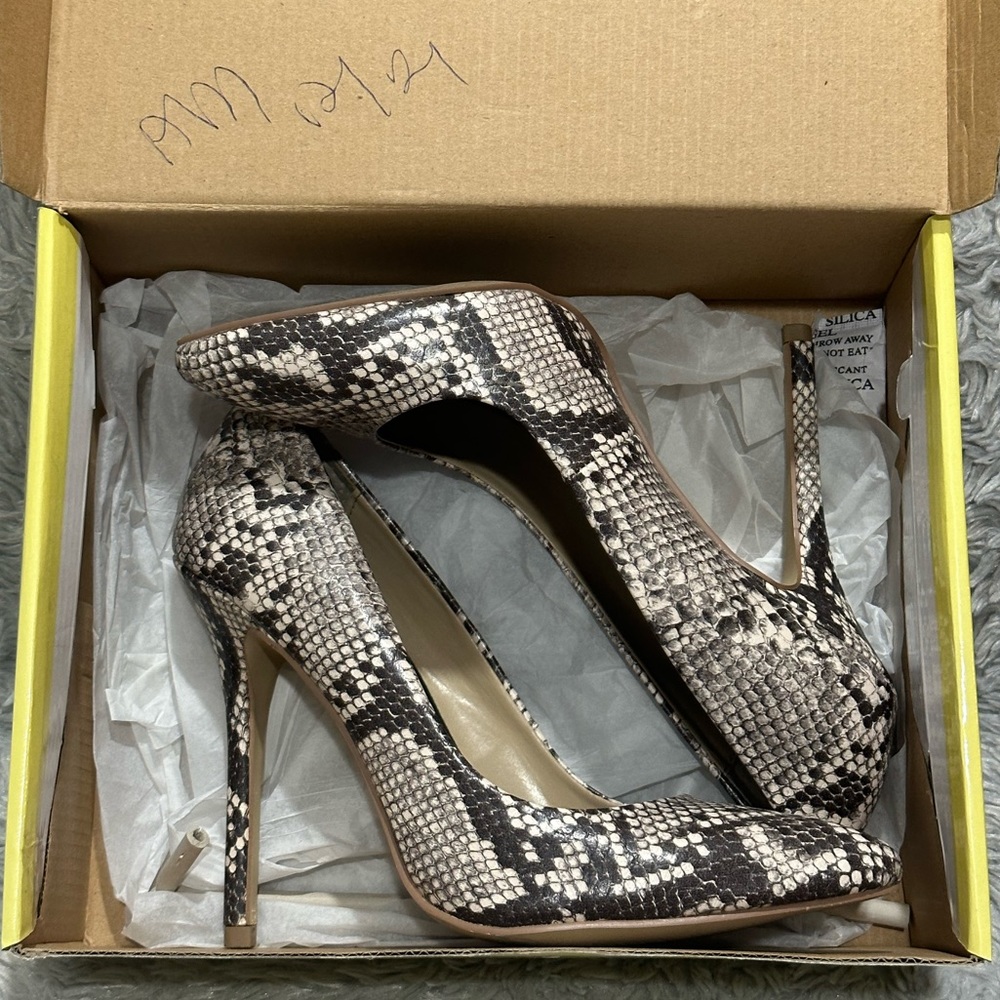Cathy Jean Snakeskin heels, shoebox included, size 7.5 - Picture 5 of 6